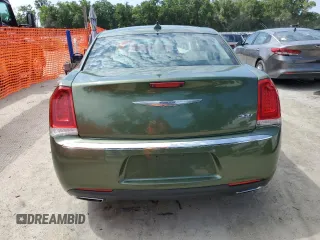 2018 Chrysler 300 Touring L z VIN 2C3CCAAG3JH190982, wystawiony jako Copart lot #54685645 z przebiegiem 125 839 mil mil oraz Szkoda całkowita • Salvage title. Historia ofert i sprzedaży dostępna na DreamBid. Obrazek 6.