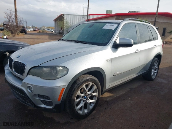2011 BMW X5 35i with VIN 5UXZV4C5XBL407637, listed as a IAAI auction lot 41454552 with 204,510 mi miles. Bid and sale history available at carsss.com. Image 2.
