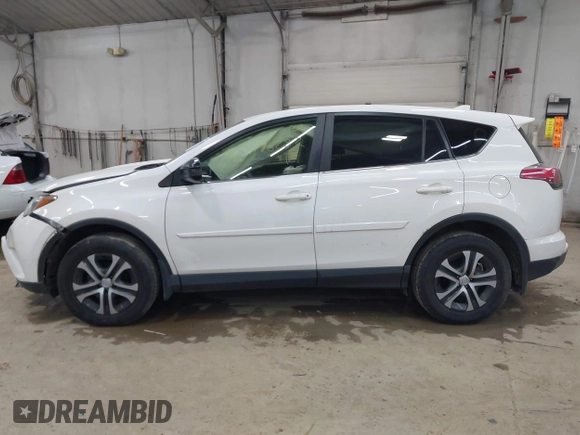 2018 Toyota RAV4 LE z VIN JTMBFREV7JJ207951, wystawiony jako IAAI lot #42376282 z przebiegiem 109 704 mil mil oraz . Historia ofert i sprzedaży dostępna na DreamBid. Obrazek 14.