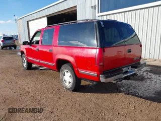 1997 Chevrolet Suburban with VIN 3GNFK16R7VG130092, listed as a IAAI auction lot 41280028 with 211,493 mi miles. Bid and sale history available at carsss.com. Image 3.