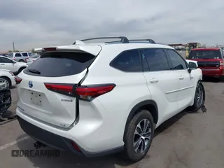 2021 Toyota Highlander Hybrid XLE z VIN 5TDHARAH4MS006945, wystawiony jako IAAI lot #42381038 z przebiegiem 68 276 mil mil oraz . Historia ofert i sprzedaży dostępna na DreamBid. Obrazek 4.