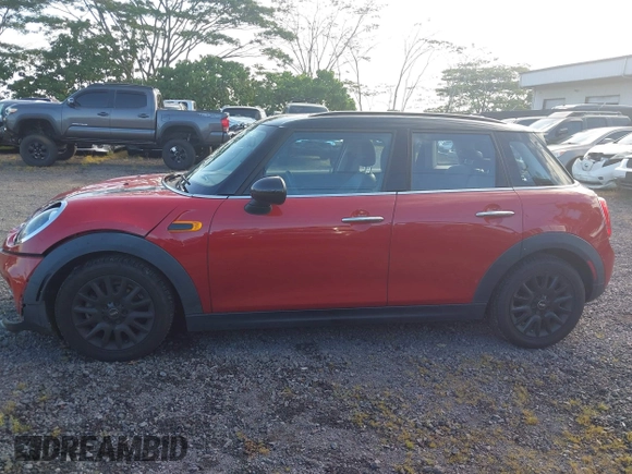 2015 MINI Hardtop 4 Door z VIN WMWXS5C57F2C63418, wystawiony jako IAAI lot #41938785 z przebiegiem 101 712 mil mil oraz . Historia ofert i sprzedaży dostępna na DreamBid. Obrazek 14.