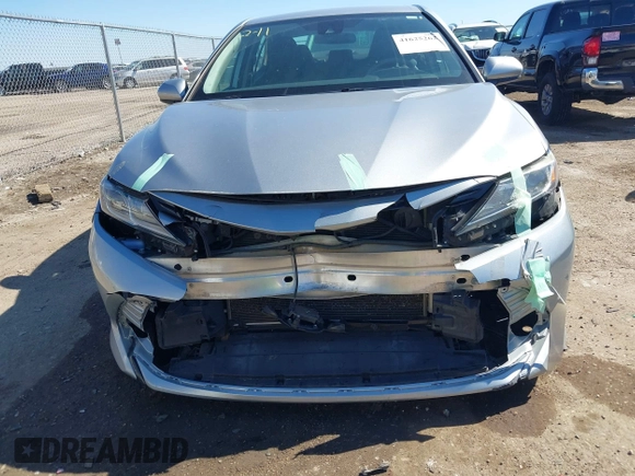 2020 Toyota Camry LE with VIN 4T1C11AK4LU302190, listed as a IAAI auction lot 41625262 with 61,337 mi miles. Bid and sale history available at carsss.com. Image 6.