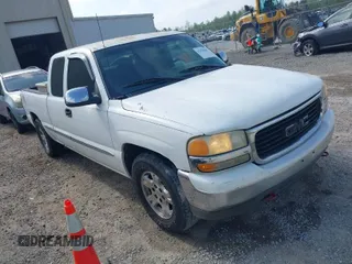 2002 GMC Sierra 1500 SLE with VIN 2GTEC19V421138682, listed as a IAAI auction lot 41945481 with 520,499 mi miles and . Bid and sale history available at carsss.com. Image 1.