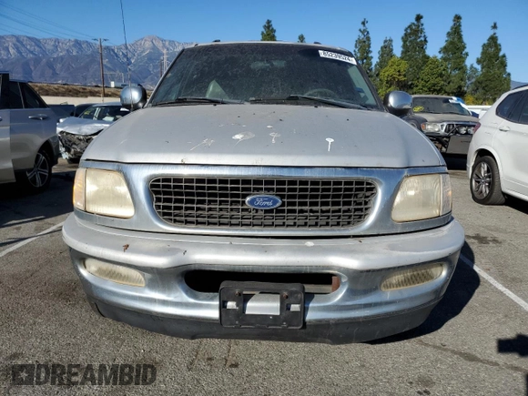1998 Ford Expedition XLT with VIN 1FMRU17L4WLB16662, listed as a Copart auction lot 85239524 with 255,214 mi miles and Clean Title. Bid and sale history available at carsss.com. Image 5.