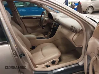2003 Mercedes-Benz C 240 с VIN WDBRF81J13F426419, выставлен на аукционе IAAI как лот 41522789 с пробегом 107 402 миль миль и . История ставок и продаж доступна на DreamBid. Изображение 5.