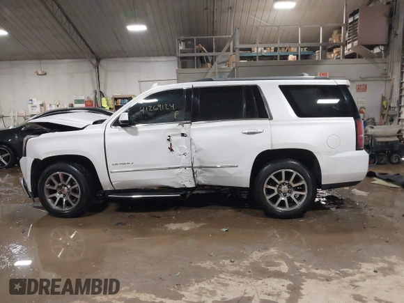 2016 GMC Yukon Denali with VIN 1GKS2CKJXGR271605, listed as a IAAI auction lot 41269124 with 172,432 mi miles. Bid and sale history available at carsss.com. Image 14.