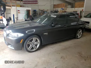 2012 BMW 5 Series 550i xDrive z VIN WBAFU9C53CDY69986, wystawiony jako Copart lot #57281555 z przebiegiem 106 817 mil mil oraz Czysty tytuł • Clean title. Historia ofert i sprzedaży dostępna na DreamBid. Obrazek 1.