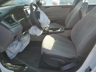 2018 Hyundai Sonata SE z VIN 5NPE24AF3JH599877, wystawiony jako Copart lot #82849334 z przebiegiem Nie podano mil oraz Szkoda całkowita • Salvage title. Historia ofert i sprzedaży dostępna na DreamBid. Obrazek 7.