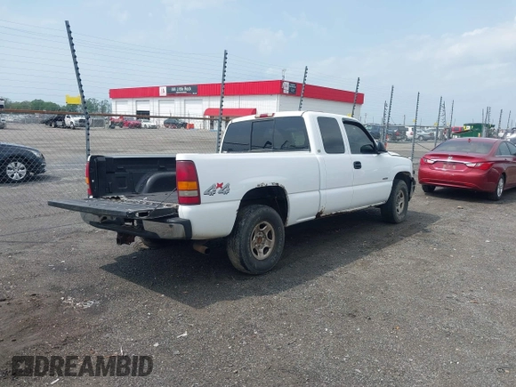 2000 Chevrolet Silverado 1500 LS with VIN 1GCEK19V6YZ195632, listed as a IAAI auction lot 41961207 with 165,124 mi miles. Bid and sale history available at carsss.com. Image 4.