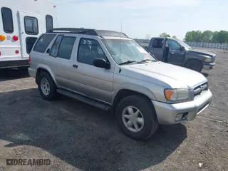 2002 Nissan Pathfinder SE with VIN JN8DR09X82W655096, listed as a IAAI auction lot 42007008 with 217,152 mi miles. Bid and sale history available at carsss.com. Image 1.