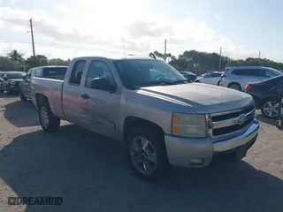 2008 Chevrolet Silverado 1500 LT w/1LT with VIN 2GCEC19JX81124243, listed as a IAAI auction lot 41568349 with 210,792 mi miles. Bid and sale history available at carsss.com. Image 1.
