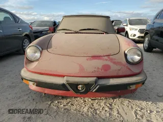 1990 Alfa Romeo Spider z VIN ZARBA12G6L6001683, wystawiony jako Copart lot #75611344 z przebiegiem 59 515 mil mil oraz Szkoda całkowita • Salvage title. Historia ofert i sprzedaży dostępna na DreamBid. Obrazek 5.