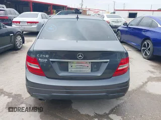 2014 Mercedes-Benz C 250 Sport z VIN WDDGF4HB5EA964773, wystawiony jako IAAI lot #42416375 z przebiegiem 113 333 mil mil oraz . Historia ofert i sprzedaży dostępna na DreamBid. Obrazek 16.