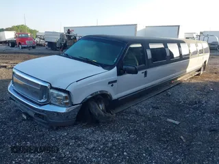 2003 Ford Excursion XLT z VIN 1FMNU40F03EA06549, wystawiony jako IAAI lot #42231165 z przebiegiem 176 564 mil mil oraz . Historia ofert i sprzedaży dostępna na DreamBid. Obrazek 17.