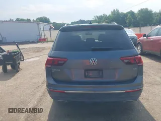 2018 Volkswagen Tiguan SEL z VIN 3VV3B7AX1JM045203, wystawiony jako IAAI lot #42572229 z przebiegiem 104 873 mil mil oraz . Historia ofert i sprzedaży dostępna na DreamBid. Obrazek 16.