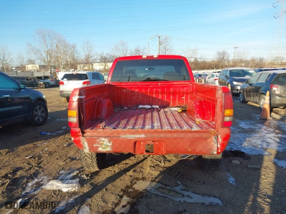 2000 Chevrolet Silverado 1500 LT with VIN 1GCEK19T1YE270422, listed as a IAAI auction lot 41584657 with 155,350 mi miles. Bid and sale history available at carsss.com. Image 16.