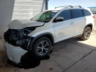 2019 Toyota Highlander LE z VIN 5TDZZRFH1KS367536, wystawiony jako Copart lot #55051045 z przebiegiem 67 732 mil mil oraz Szkoda całkowita • Salvage title. Historia ofert i sprzedaży dostępna na DreamBid. Obrazek 1.