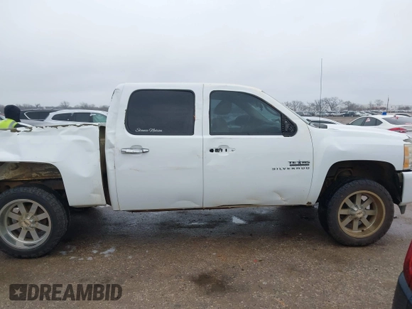 2011 Chevrolet Silverado 1500 LT with VIN 3GCPCSE09BG381453, listed as a IAAI auction lot 41556513 with 200,770 mi miles and . Bid and sale history available at DreamBid. Image 13.