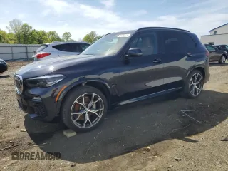 2021 BMW X5 sDrive40i z VIN 5UXCR4C0XM9F10512, wystawiony jako Copart lot #54732715 z przebiegiem Nie podano mil oraz Szkoda całkowita • Salvage title. Historia ofert i sprzedaży dostępna na DreamBid. Obrazek 1.