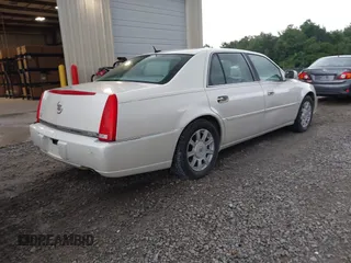 2008 Cadillac DTS 1SC z VIN 1G6KD57Y98U202980, wystawiony jako IAAI lot #42364107 z przebiegiem 281 489 mil mil oraz . Historia ofert i sprzedaży dostępna na DreamBid. Obrazek 4.