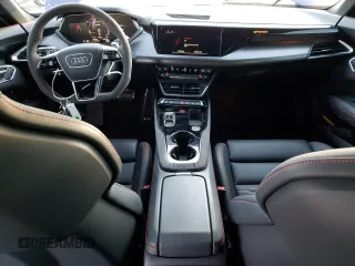 2022 Audi RS e-tron GT z VIN WAUAHBFW1N7903340, wystawiony jako Copart lot #79074014 z przebiegiem 13 755 mil mil oraz Szkody całkowita. Historia ofert i sprzedaży dostępna na DreamBid. Obrazek 8.