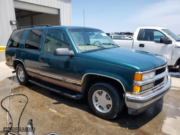 1998 Chevrolet Tahoe with VIN 1GNEC13R4WR131926, listed as a Copart auction lot 61548494 with 354,592 mi miles and Salvage Title. Bid and sale history available at carsss.com. Image 4.