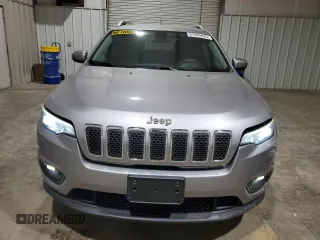 2019 Jeep Cherokee Latitude z VIN 1C4PJLCB5KD242546, wystawiony jako Copart lot #51445625 z przebiegiem 140 256 mil mil oraz Szkoda całkowita • Salvage title. Historia ofert i sprzedaży dostępna na DreamBid. Obrazek 5.