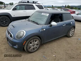 2010 MINI Hardtop S с VIN WMWMF7C57ATZ72126, выставлен на аукционе Copart как лот 55509005 с пробегом 123 149 миль миль и Списание • Salvage title. История ставок и продаж доступна на DreamBid. Изображение 1.