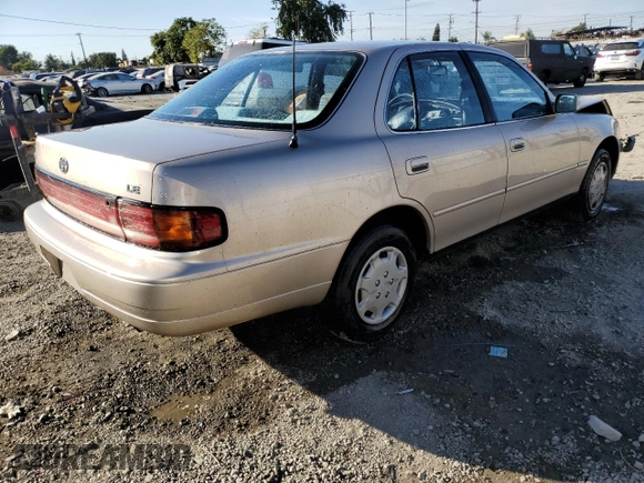 1992 Toyota Camry LE with VIN 4T1SK12E6NU059325, listed as a Copart auction lot 80712404 with 163,685 mi miles and Salvage Title. Bid and sale history available at carsss.com. Image 3.
