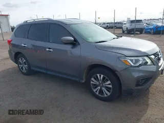 2019 Nissan Pathfinder S z VIN 5N1DR2MM7KC600737, wystawiony jako IAAI lot #41840932 z przebiegiem 112 627 mil mil oraz . Historia ofert i sprzedaży dostępna na DreamBid. Obrazek 1.