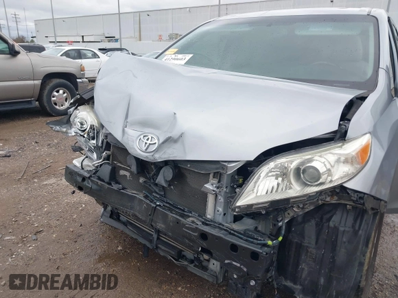 2017 Toyota Sienna XLE Auto Access Seat with VIN 5TDYZ3DC8HS789165, listed as a IAAI auction lot 41290603 with 57,682 mi miles and . Bid and sale history available at DreamBid. Image 6.