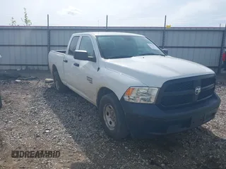 2020 Ram 1500 Tradesman z VIN 1C6RR6FG0LS103679, wystawiony jako IAAI lot #42172674 z przebiegiem 94 626 mil mil oraz . Historia ofert i sprzedaży dostępna na DreamBid. Obrazek 1.