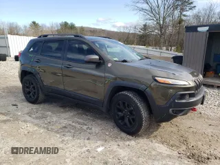 2015 Jeep Cherokee Trailhawk with VIN 1C4PJMBS5FW725729, listed as a Copart auction lot 49943495 with 139,796 mi miles and Clean Title. Bid and sale history available at carsss.com. Image 4.