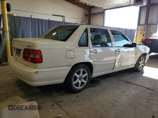 2000 Volvo S70 z VIN YV1LS61J8Y2632529, wystawiony jako Copart lot #88943915 z przebiegiem 210 495 mil mil oraz Szkody całkowita. Historia ofert i sprzedaży dostępna na DreamBid. Obrazek 3.