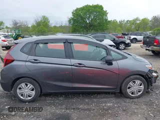 2019 Honda Fit LX z VIN 3HGGK5H40KM707419, wystawiony jako IAAI lot #42354063 z przebiegiem 48 197 mil mil oraz . Historia ofert i sprzedaży dostępna na DreamBid. Obrazek 13.