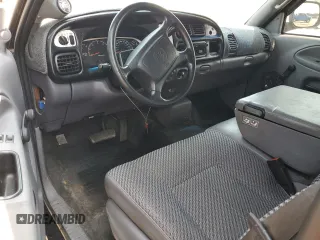 2001 Dodge 1500 z VIN 3B7HC13Z51M568382, wystawiony jako Copart lot #60704135 z przebiegiem 111 750 mil mil oraz Czysty tytuł • Clean title. Historia ofert i sprzedaży dostępna na DreamBid. Obrazek 8.