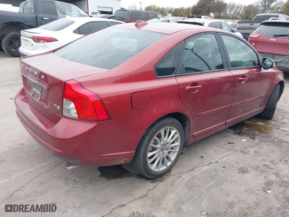 2011 Volvo S40 with VIN YV1672MS1B2549902, listed as a IAAI auction lot 41019576 with 97,101 mi miles. Bid and sale history available at carsss.com. Image 4.