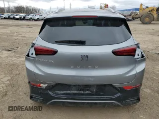 2025 Buick Encore GX Sport Touring с VIN KL4AMDSL9SB012043, выставлен на аукционе Copart как лот 53278345 с пробегом Не указан миль и Списание • Salvage title. История ставок и продаж доступна на DreamBid. Изображение 6.