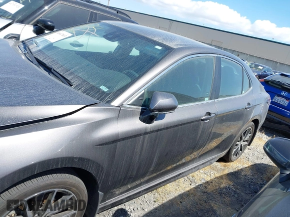 2022 Toyota Camry SE with VIN 4T1T11AKXNU683921, listed as a IAAI auction lot 41667833 with 26,578 mi miles and . Bid and sale history available at DreamBid. Image 14.