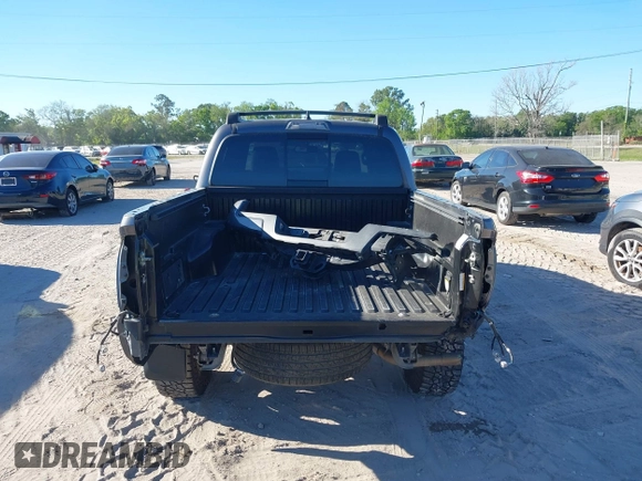 2017 Toyota Tacoma SR5 with VIN 5TFAZ5CNXHX050289, listed as a IAAI auction lot 41771576 with 68,735 mi miles and . Bid and sale history available at carsss.com. Image 17.