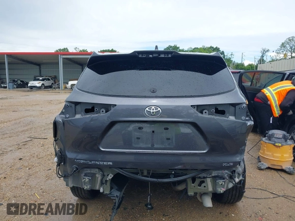 2023 Toyota Highlander L with VIN 5TDKDRAH8PS513610, listed as a IAAI auction lot 42474619 with 39,995 mi miles and . Bid and sale history available at DreamBid. Image 6.