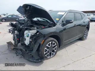2024 Chevrolet Blazer RS z VIN 3GNKBERS5RS181954, wystawiony jako IAAI lot #42057083 z przebiegiem 10 701 mil mil oraz . Historia ofert i sprzedaży dostępna na DreamBid. Obrazek 20.