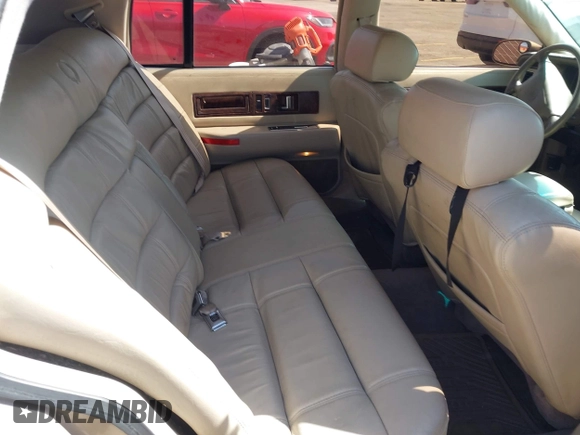 1995 Cadillac Fleetwood z VIN 1G6DW52P2SR713135, wystawiony jako IAAI lot #42352917 z przebiegiem 72 919 mil mil oraz . Historia ofert i sprzedaży dostępna na DreamBid. Obrazek 8.