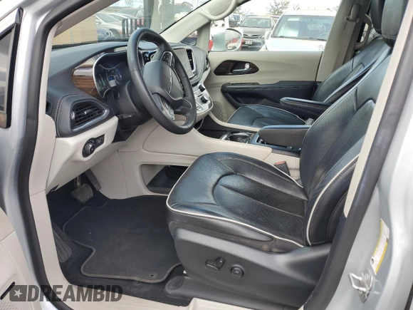 2022 Chrysler Pacifica Limited with VIN 2C4RC1GG7NR175799, listed as a Copart auction lot 63038045 with 32,317 mi miles and Clean title. Bid and sale history available at DreamBid. Image 7.