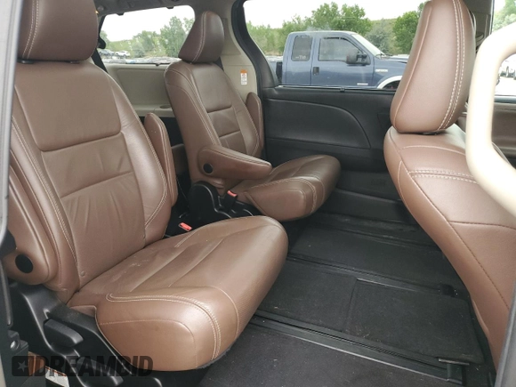 2017 Toyota Sienna XLE z VIN 5TDDZ3DC7HS166182, wystawiony jako Copart lot #61437105 z przebiegiem 101 491 mil mil oraz Szkoda całkowita • Salvage title. Historia ofert i sprzedaży dostępna na DreamBid. Obrazek 11.