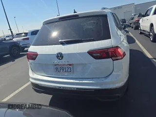 2024 Volkswagen Tiguan SE с VIN 3VV3B7AX4RM085495, выставлен на аукционе IAAI как лот 42796456 с пробегом 34 680 миль миль и . История ставок и продаж доступна на DreamBid. Изображение 32.