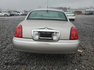 2000 Lincoln Town Car Signature with VIN 1LNHM82W2YY770068, listed as a Copart auction lot 44062385 with 109,941 mi miles and Salvage title. Bid and sale history available at DreamBid. Image 6.