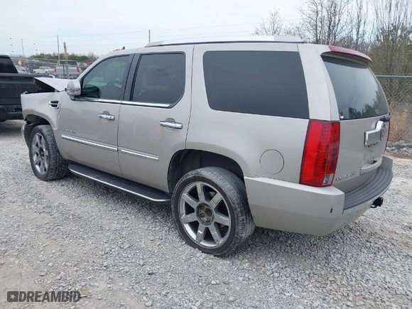 2007 Cadillac Escalade with VIN 1GYFK63897R173007, listed as a IAAI auction lot 41661358 with 275,328 mi miles. Bid and sale history available at carsss.com. Image 3.