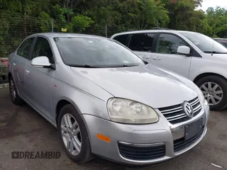 2007 Volkswagen Jetta Wolfsburg Edition с VIN 3VWEF71K47M188572, выставлен на аукционе IAAI как лот 42268615 с пробегом 137 896 миль миль и . История ставок и продаж доступна на DreamBid. Изображение 1.